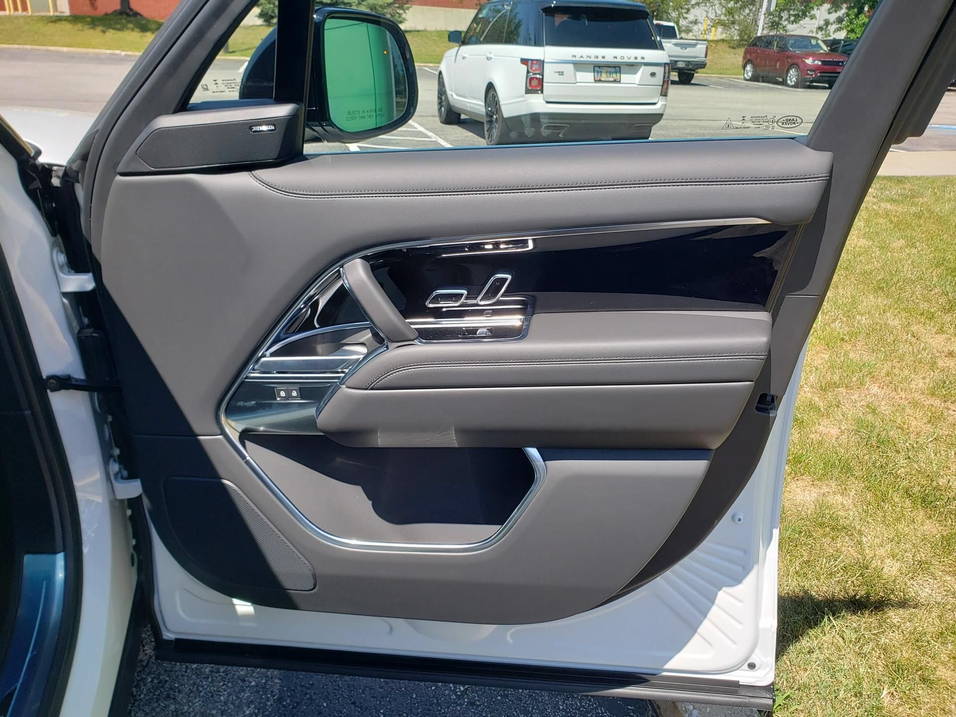 New 2026 Land Rover Range Rover SE AWD/4WD image 18