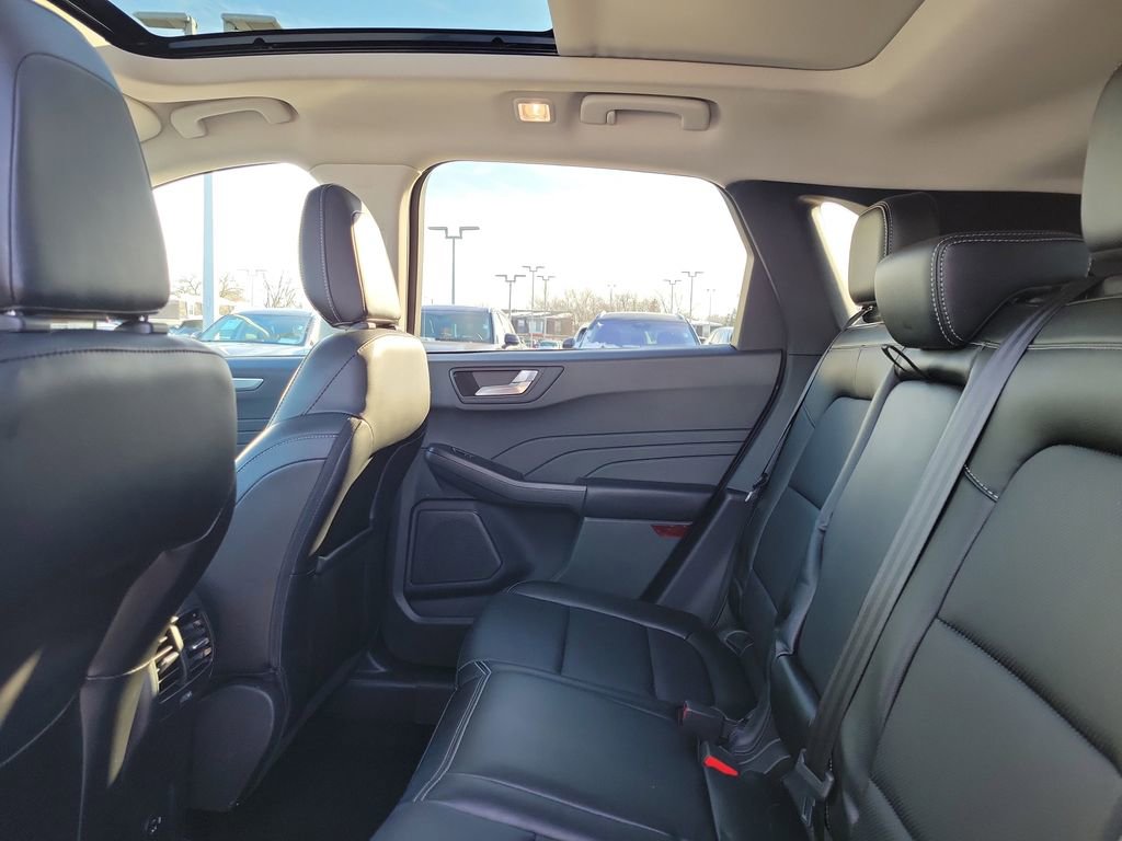 Certified 2022 Ford Escape Titanium w/ Class II Trailer Tow Package image 13