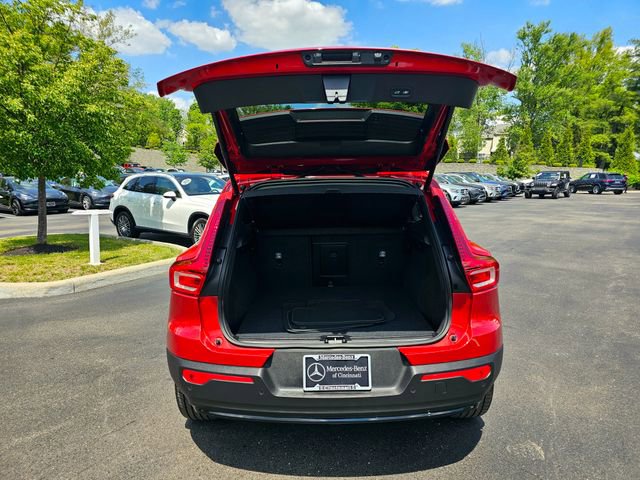 Used 2024 Volvo XC40 B5 Core AWD/4WD image 10
