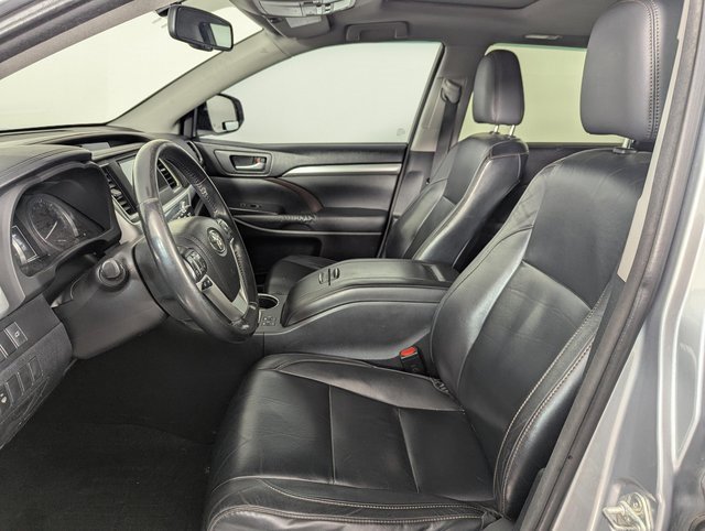 Used 2015 Toyota Highlander XLE image 10