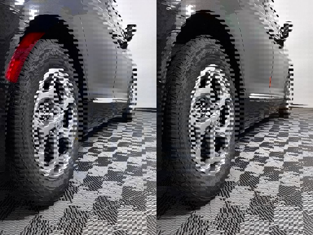 Used 2023 Chrysler Pacifica Limited image 17