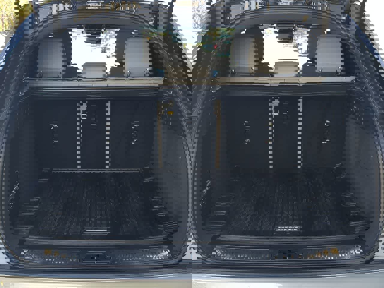 Used 2026 Land Rover Range Rover Velar S image 35