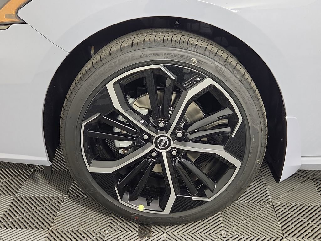 New 2025 Nissan Altima 2.5 SR w/ SR Premium Package AWD/4WD image 14