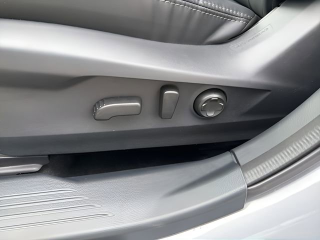 Used 2025 Subaru Outback Limited AWD/4WD image 13