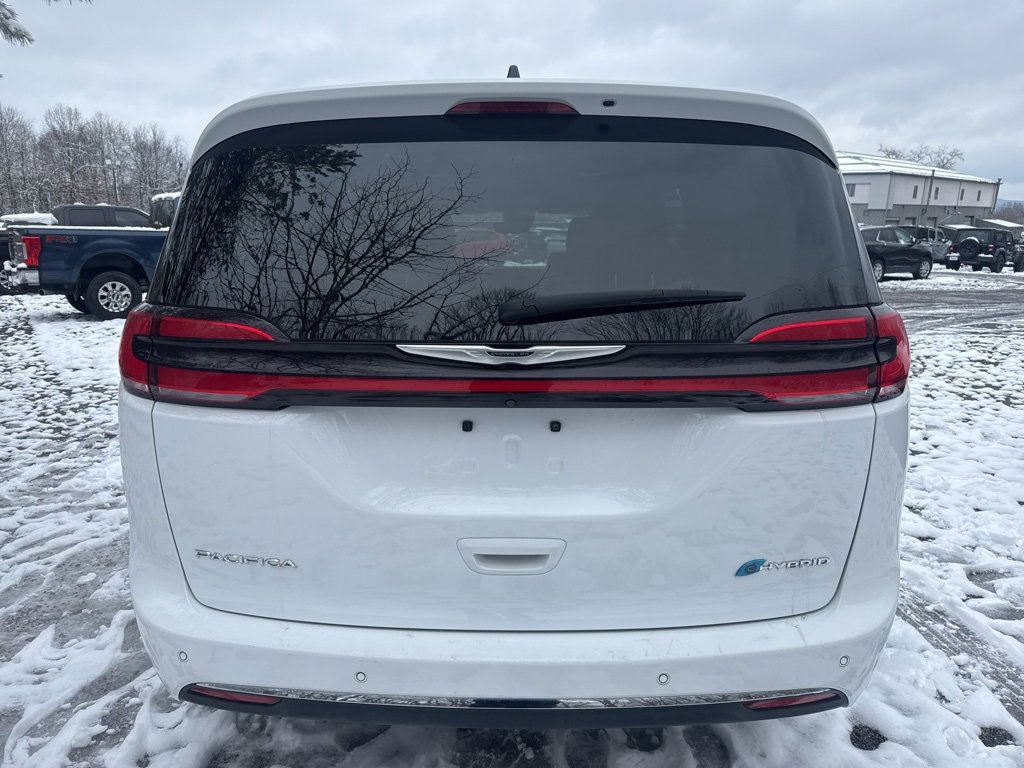 Used 2024 Chrysler Pacifica Select image 8