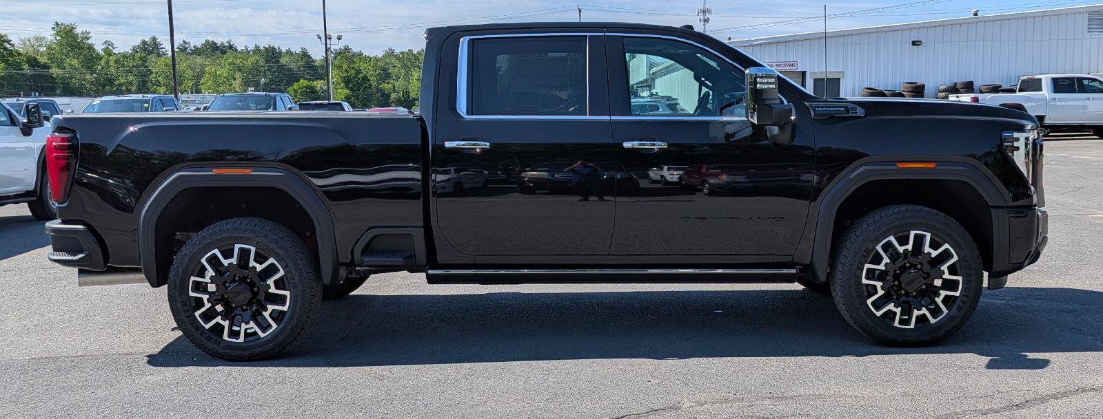 New 2026 GMC Sierra 2500 Denali Ultimate w/ LPO, Black Badging Package AWD/4WD image 5