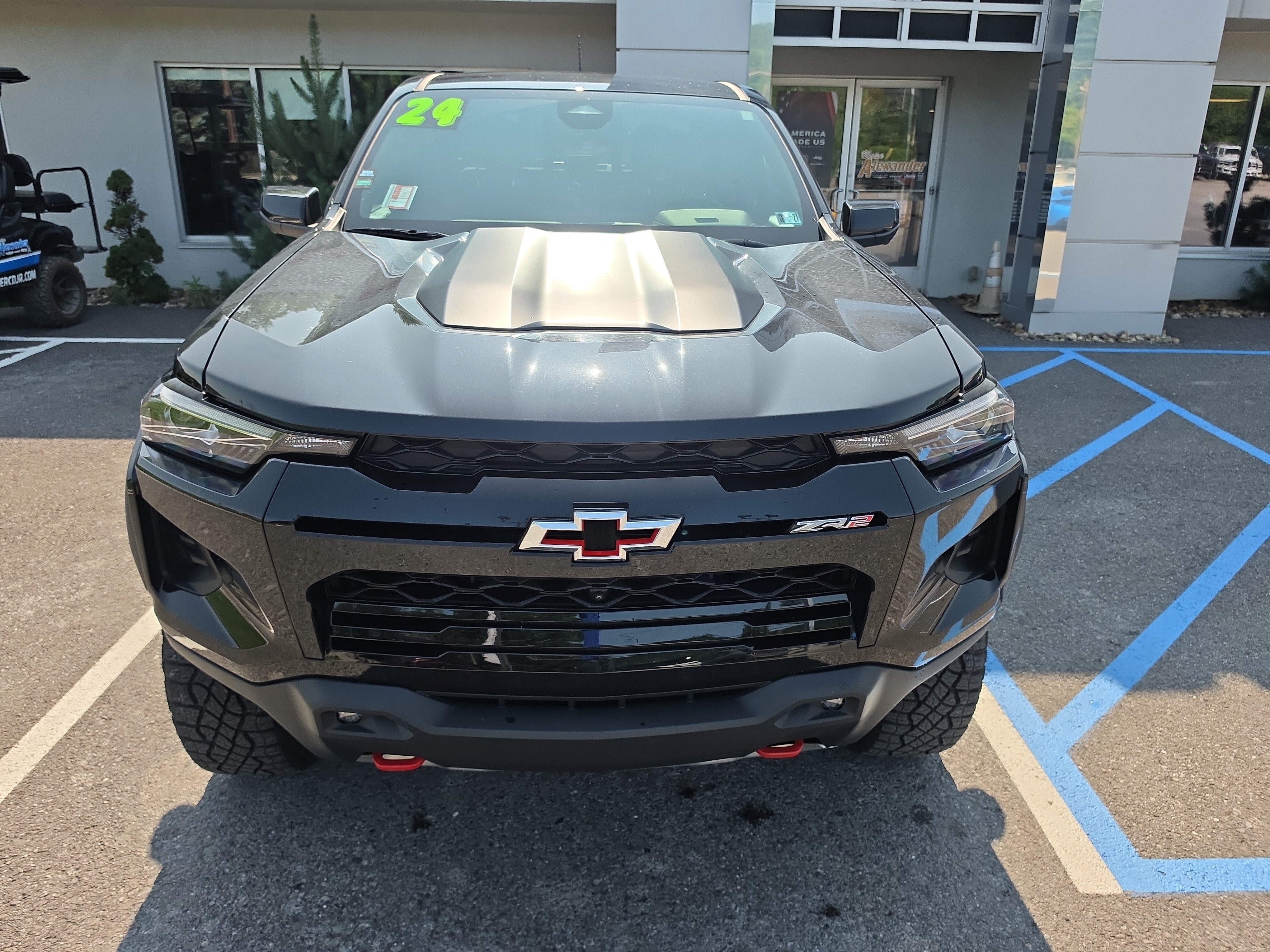 Used 2024 Chevrolet Colorado ZR2 w/ Technology Package AWD/4WD image 9