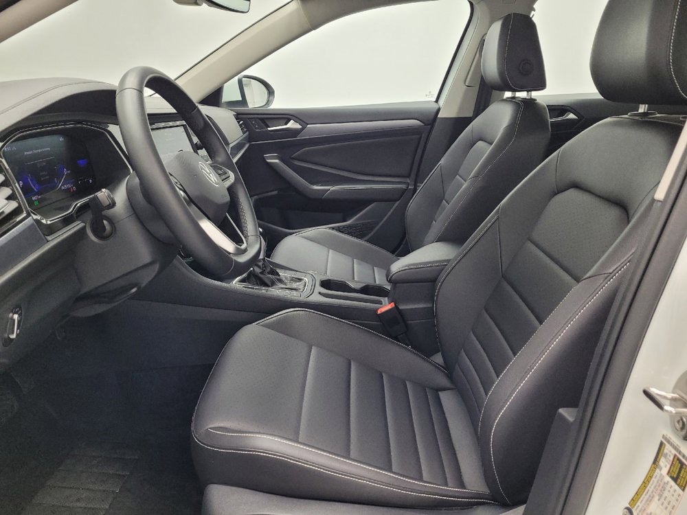 Used 2024 Volkswagen Jetta SE w/ Panoramic Sunroof Package image 17