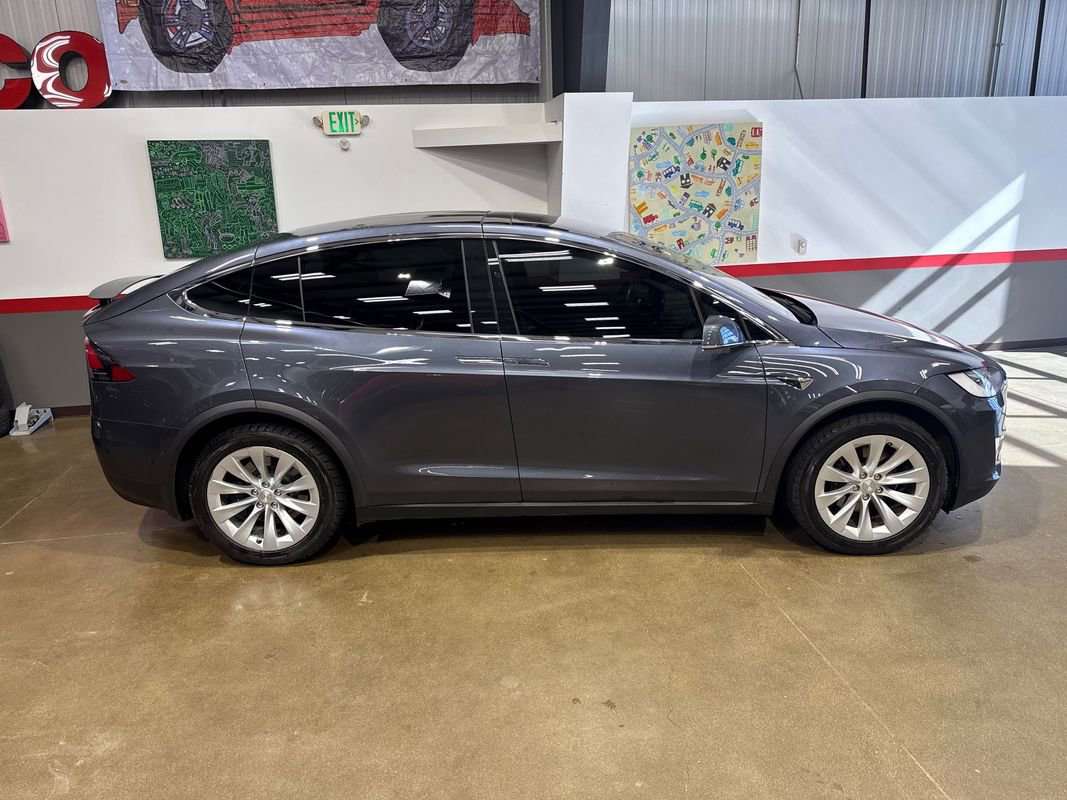 Used 2020 Tesla Model X image 34