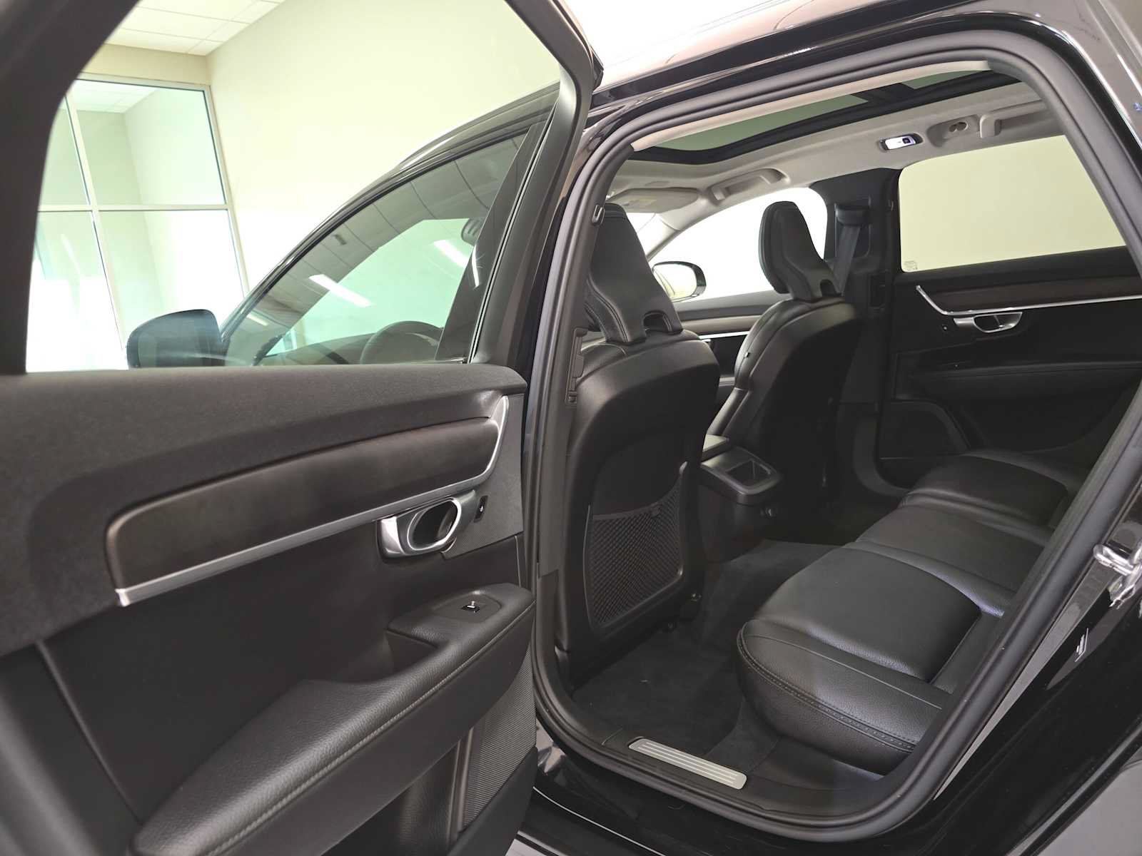 Used 2019 Volvo V90 T5 Cross Country AWD/4WD image 25