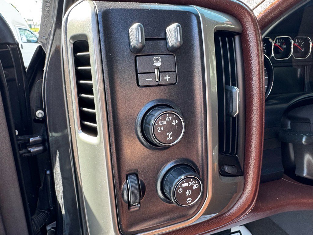 Used 2014 Chevrolet Silverado 1500 High Country w/ High Country Premium Package image 29