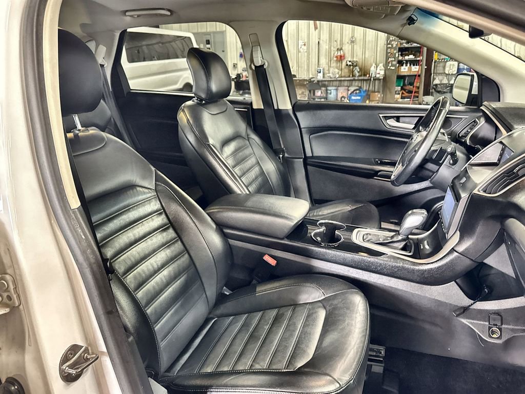 Used 2015 Ford Edge SEL w/ Equipment Group 201A AWD/4WD image 30