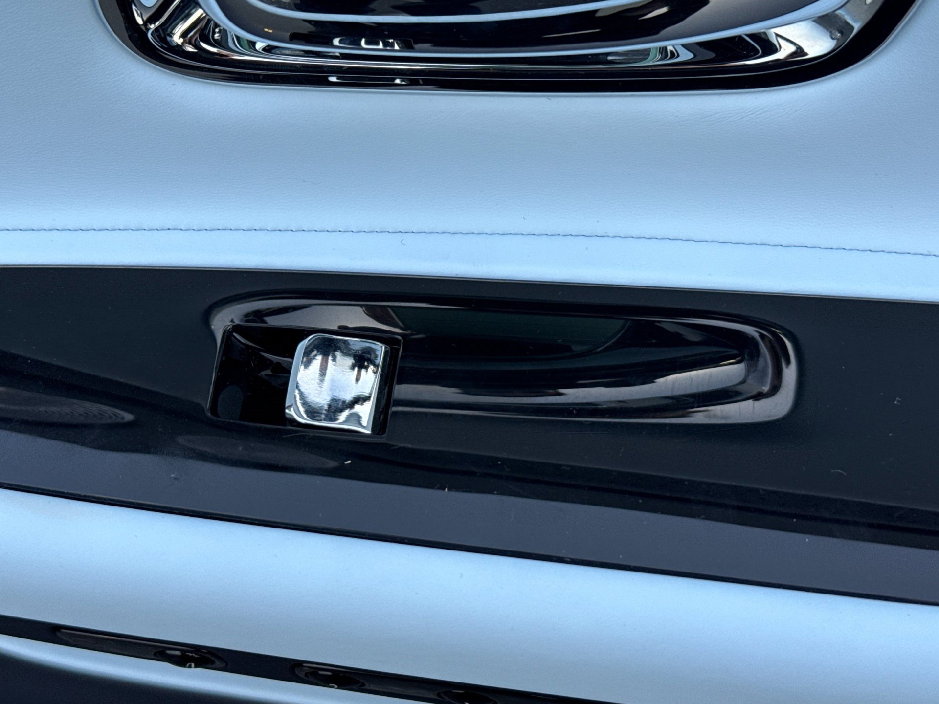 Certified 2025 Rolls-Royce Spectre w/ Leather Finishing Pack image 16