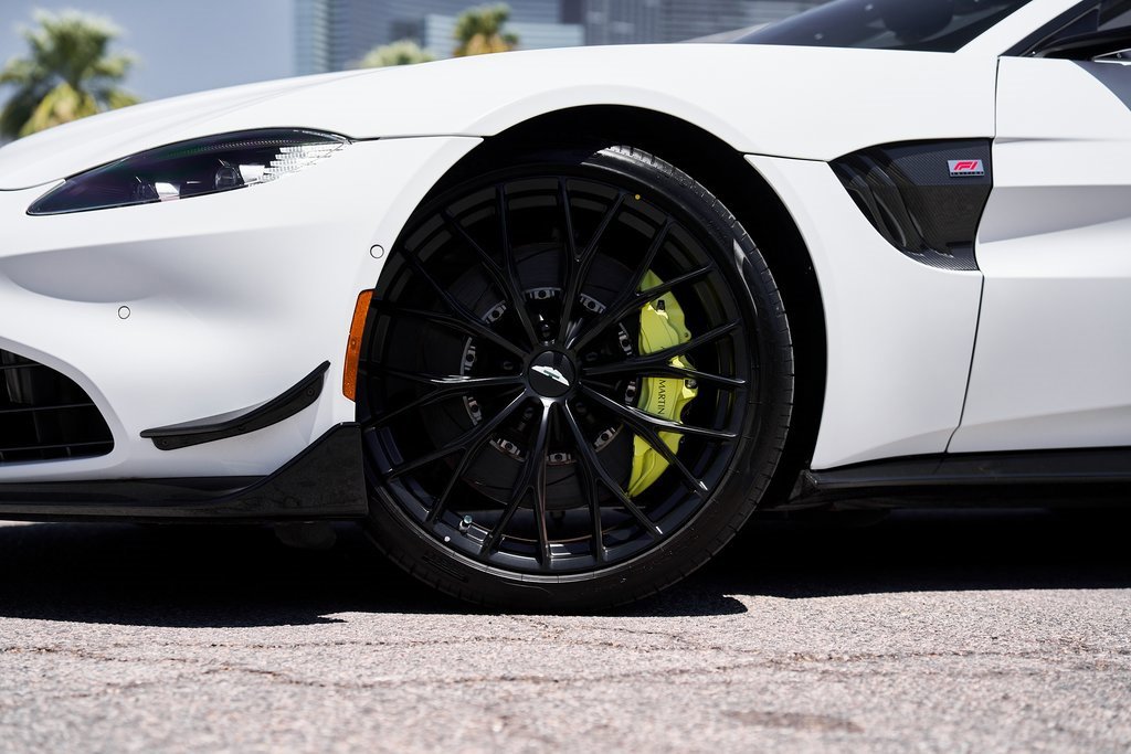 Used 2023 Aston Martin V8 Vantage Roadster image 11