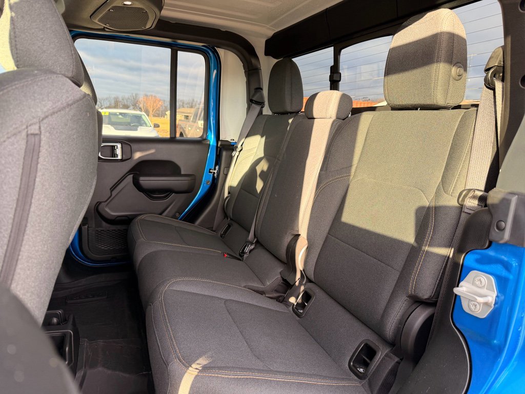 Used 2024 Jeep Gladiator Sport AWD/4WD image 14
