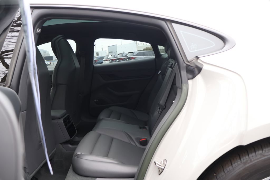 Used 2022 Porsche Taycan image 44