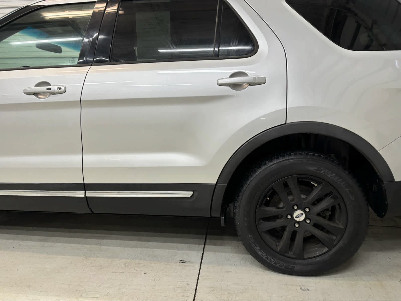 Used 2018 Ford Explorer XLT w/ Equipment Group 201A AWD/4WD image 6