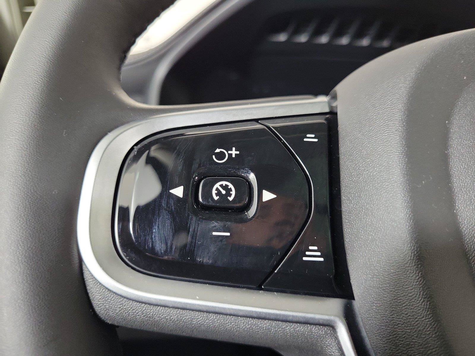 Used 2025 Volvo XC90 B6 Plus AWD/4WD image 23