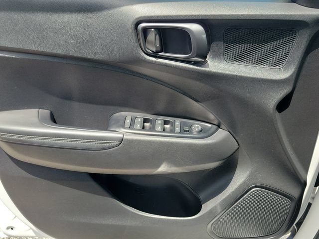Used 2022 Hyundai Venue Limited w/ Cargo Package FWD image 14