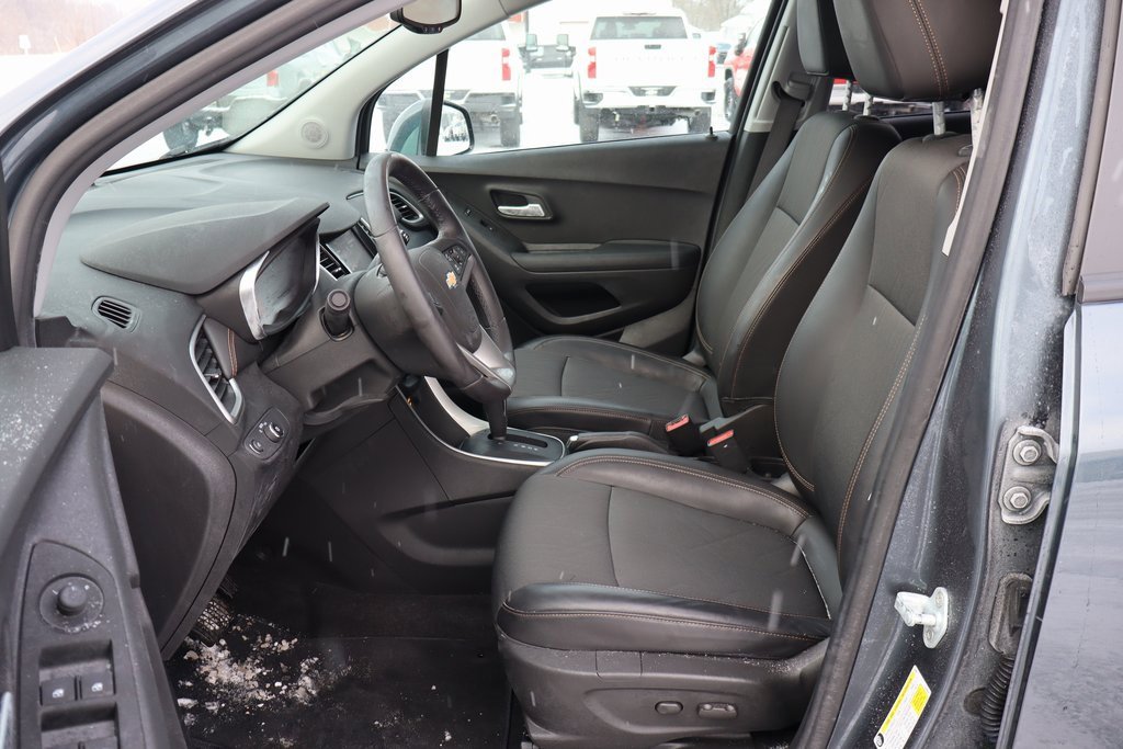 Used 2022 Chevrolet Trax LT w/ LT Convenience Package image 5