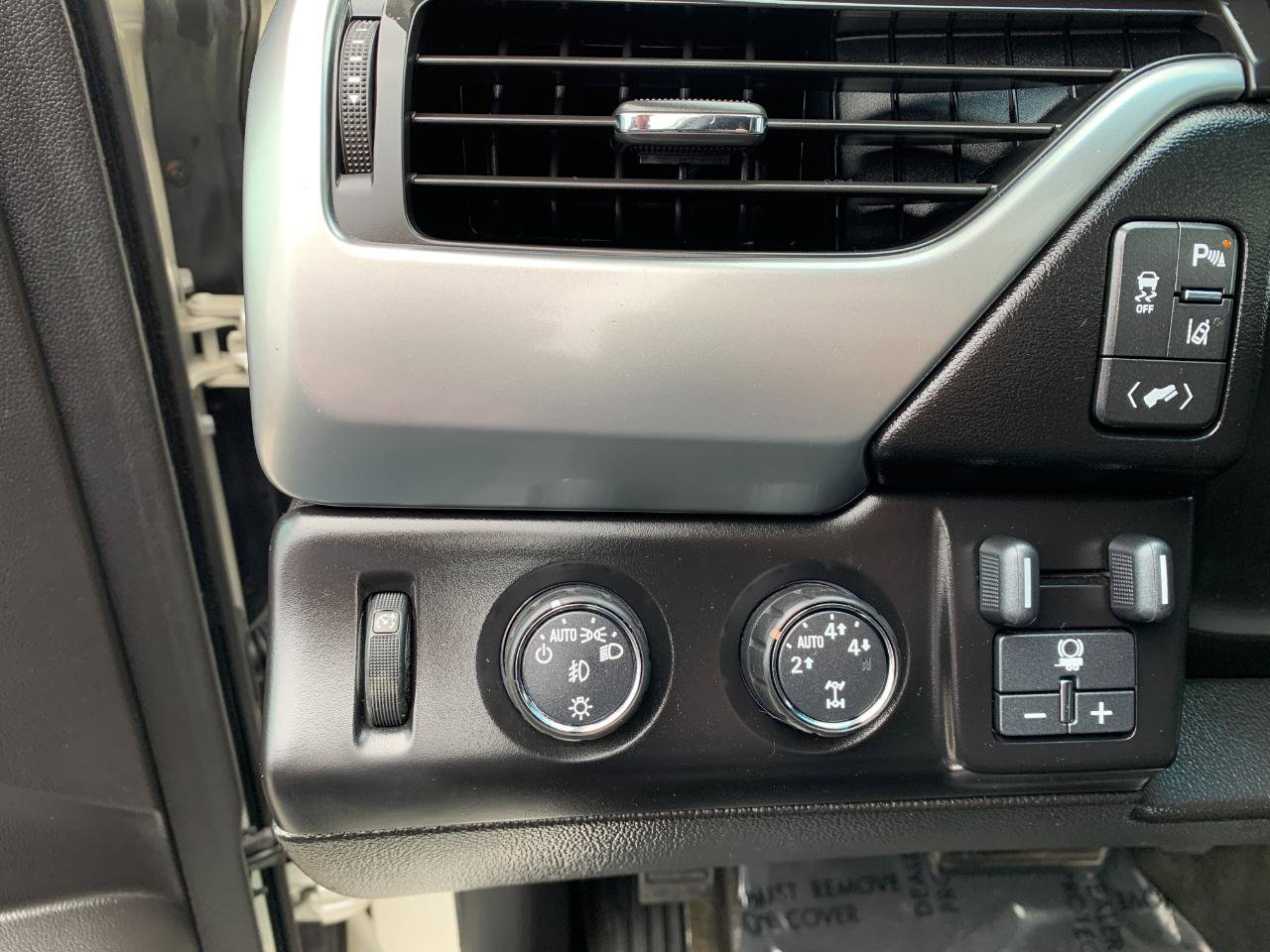 Used 2015 Chevrolet Tahoe LTZ AWD/4WD image 13