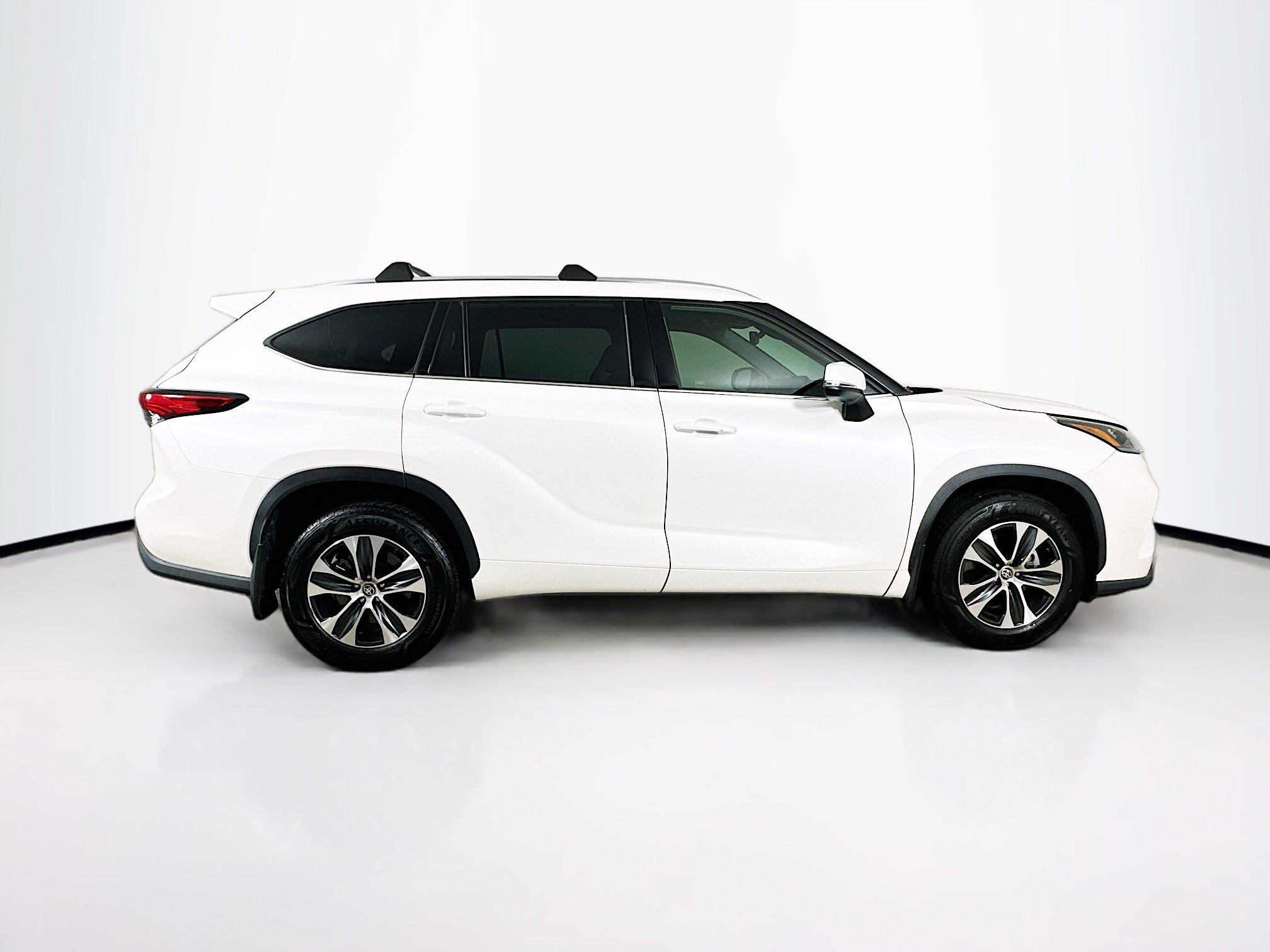 Used 2020 Toyota Highlander XLE image 10