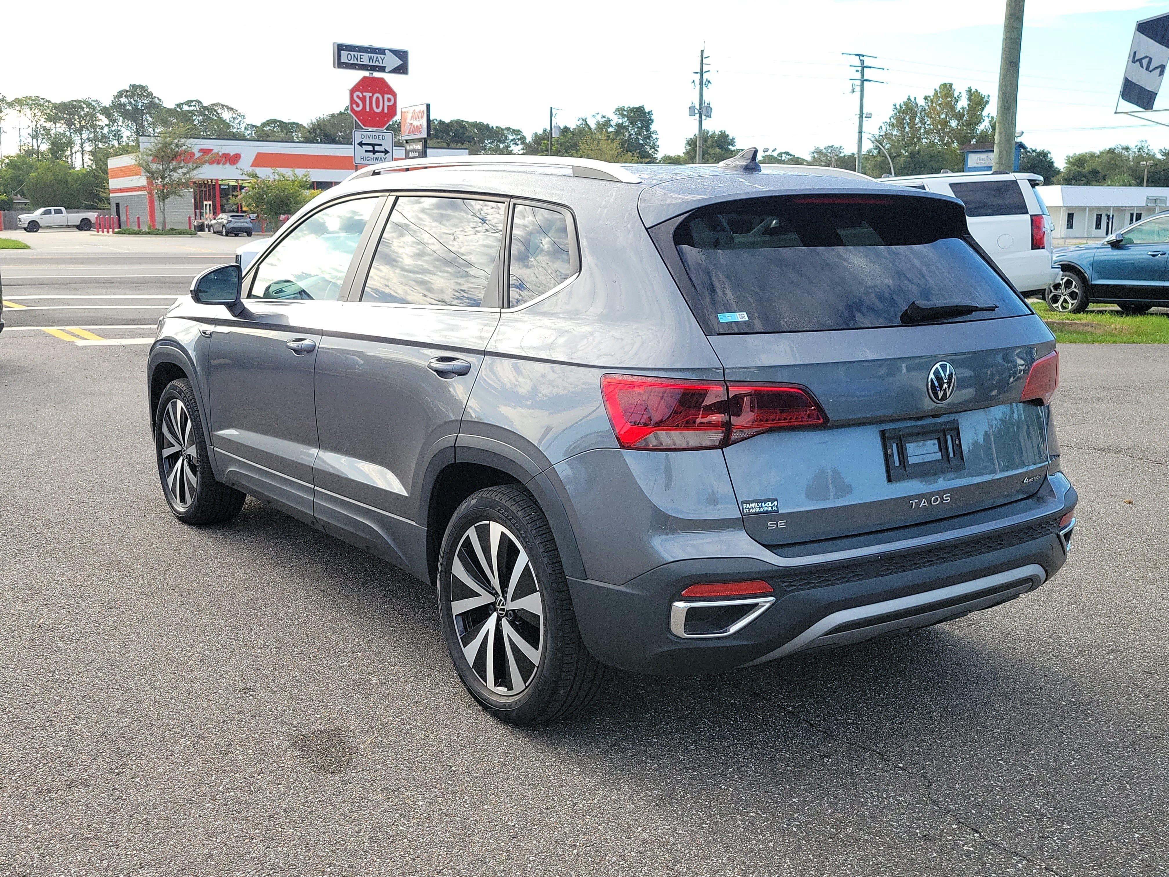 Used 2023 Volkswagen Taos SE AWD/4WD image 4