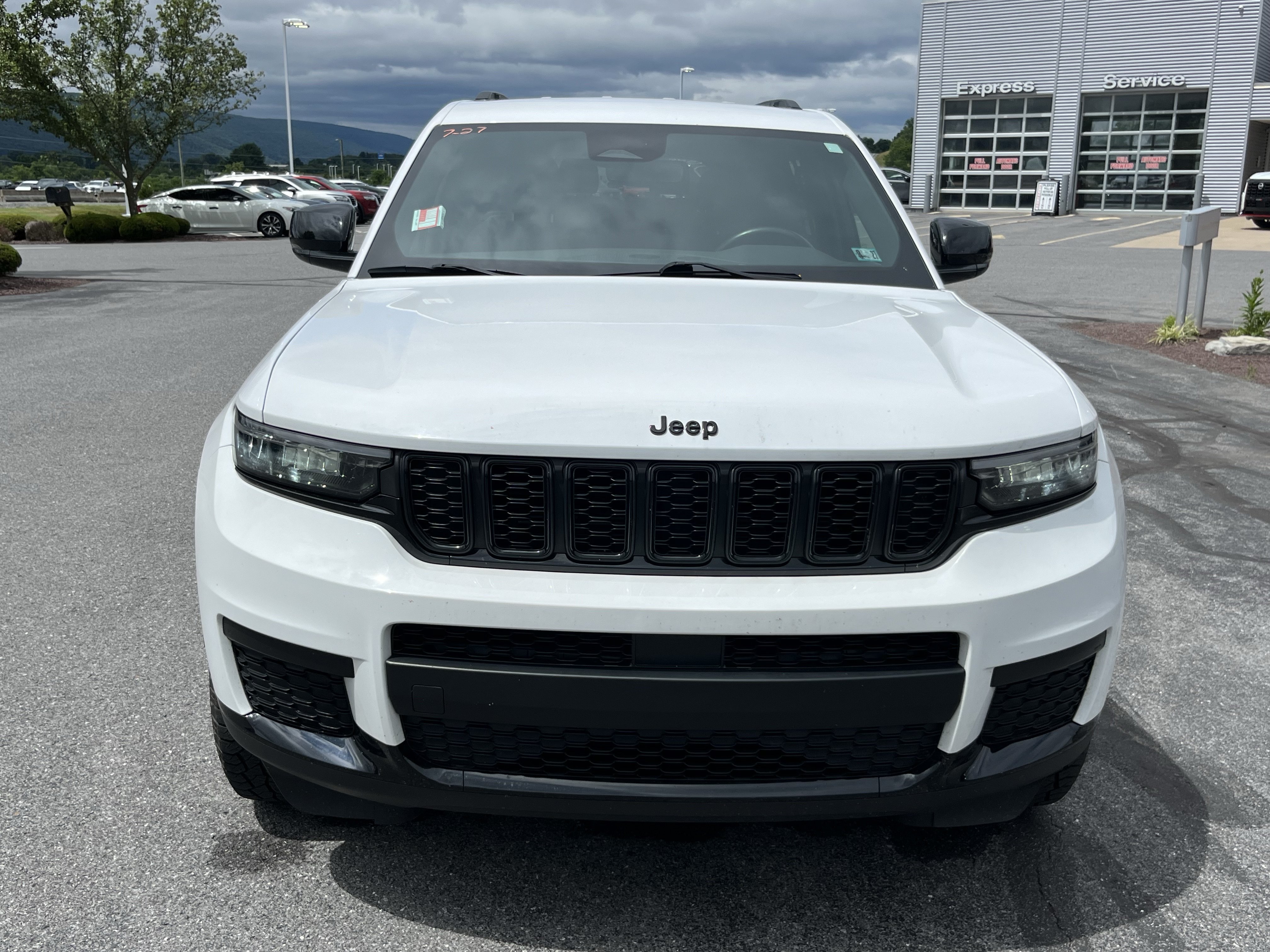 Used 2022 Jeep Grand Cherokee L Laredo AWD/4WD image 8