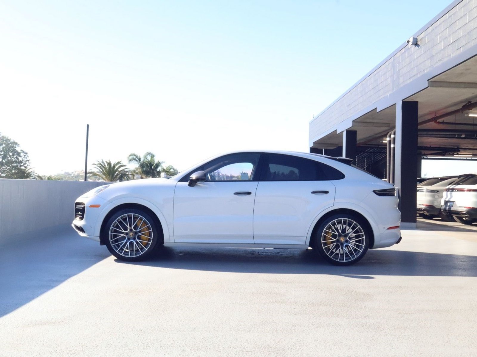 Certified 2022 Porsche Cayenne Turbo AWD/4WD image 2