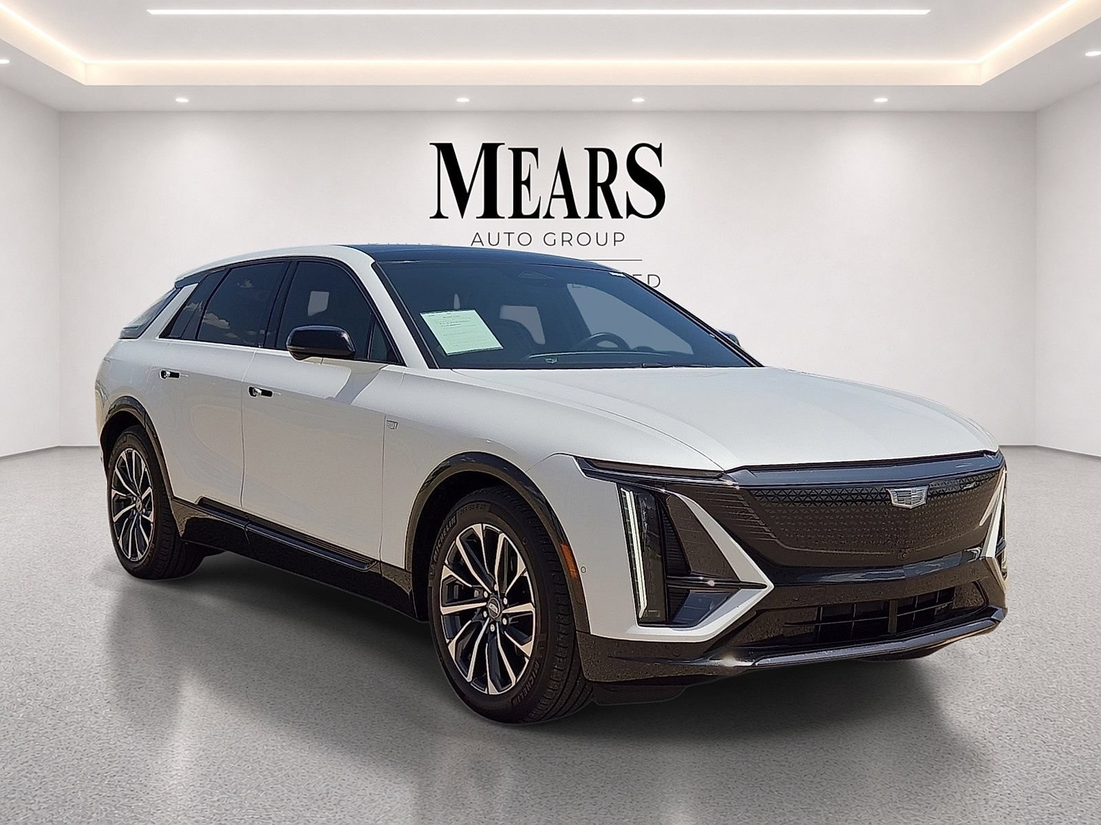 Used 2024 Cadillac Lyriq Sport AWD/4WD image 7