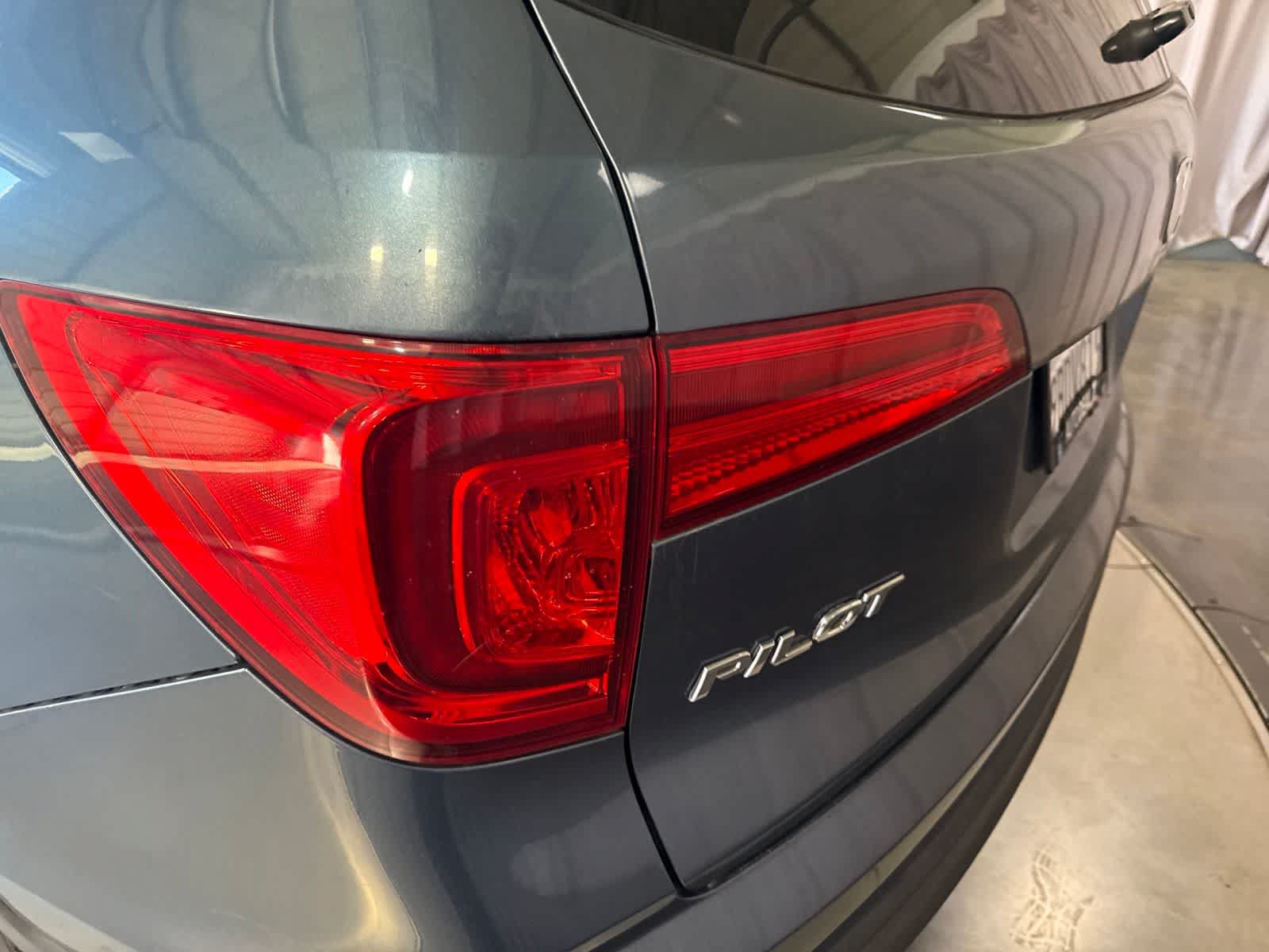 Used 2017 Honda Pilot EX image 11