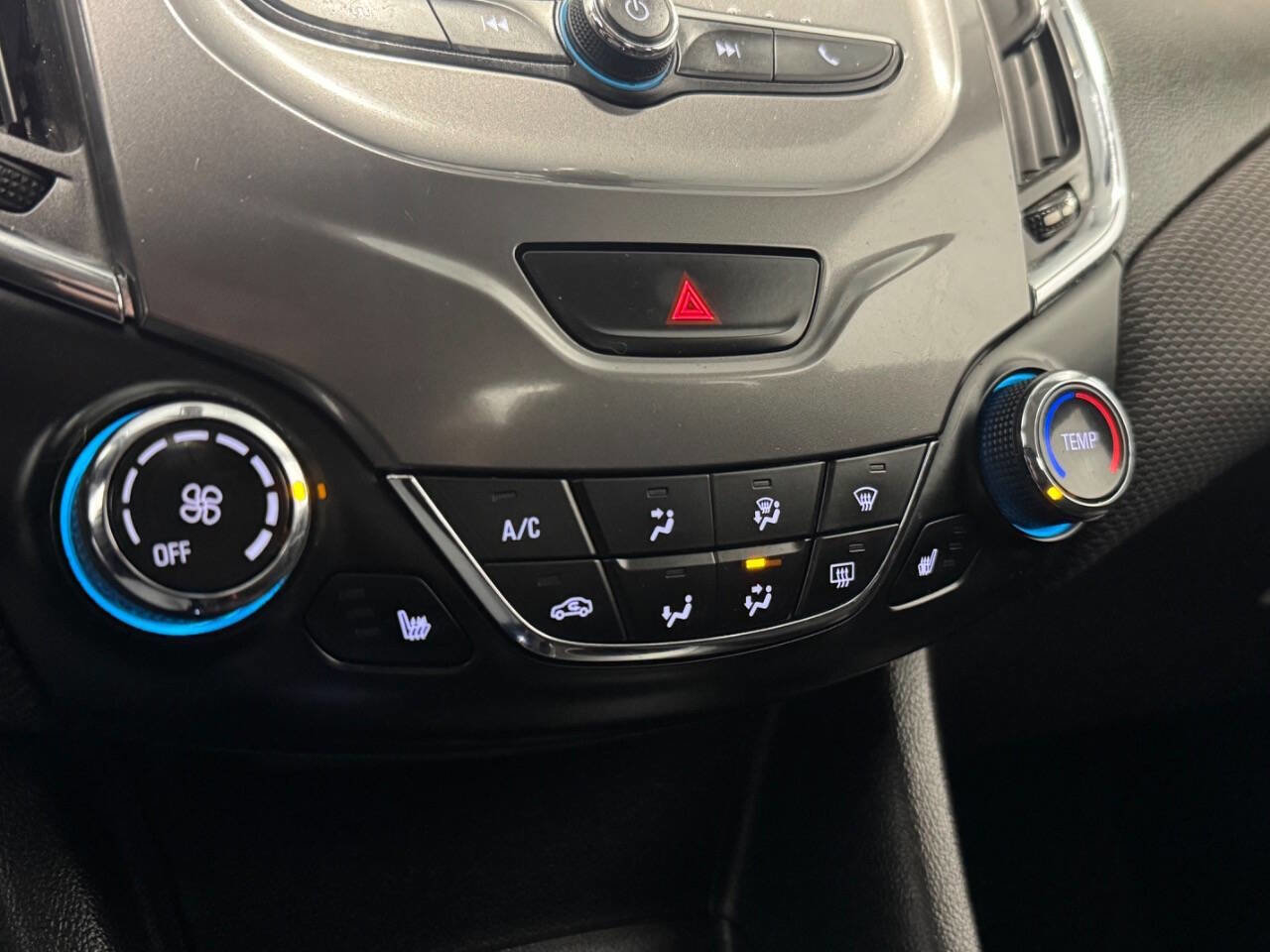 Used 2017 Chevrolet Cruze LT w/ Convenience Package FWD image 39