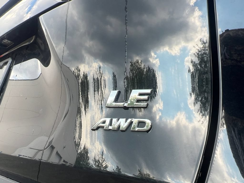 Used 2025 Toyota RAV4 LE AWD/4WD image 31