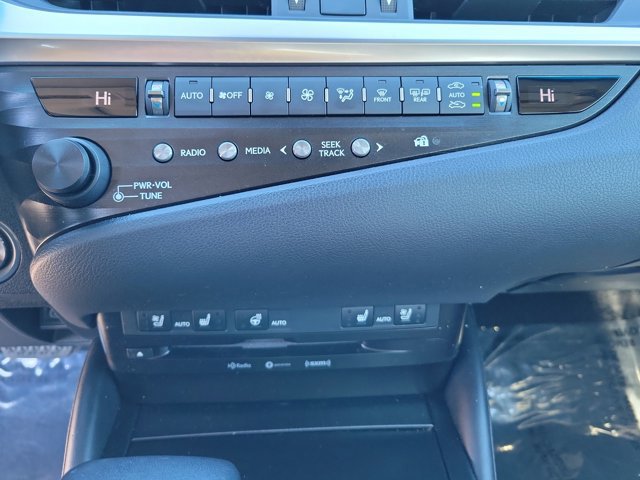 Used 2019 Lexus ES 350 ES 350 4dr Car w/ Premium Package image 19