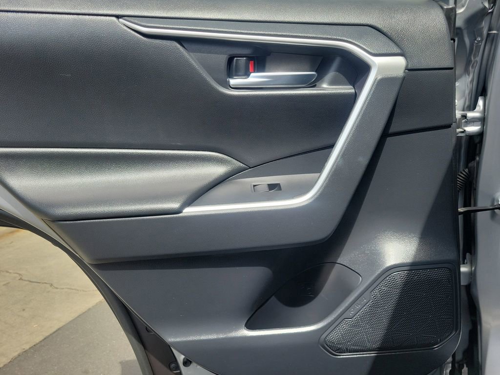 Used 2019 Toyota RAV4 XLE FWD image 18