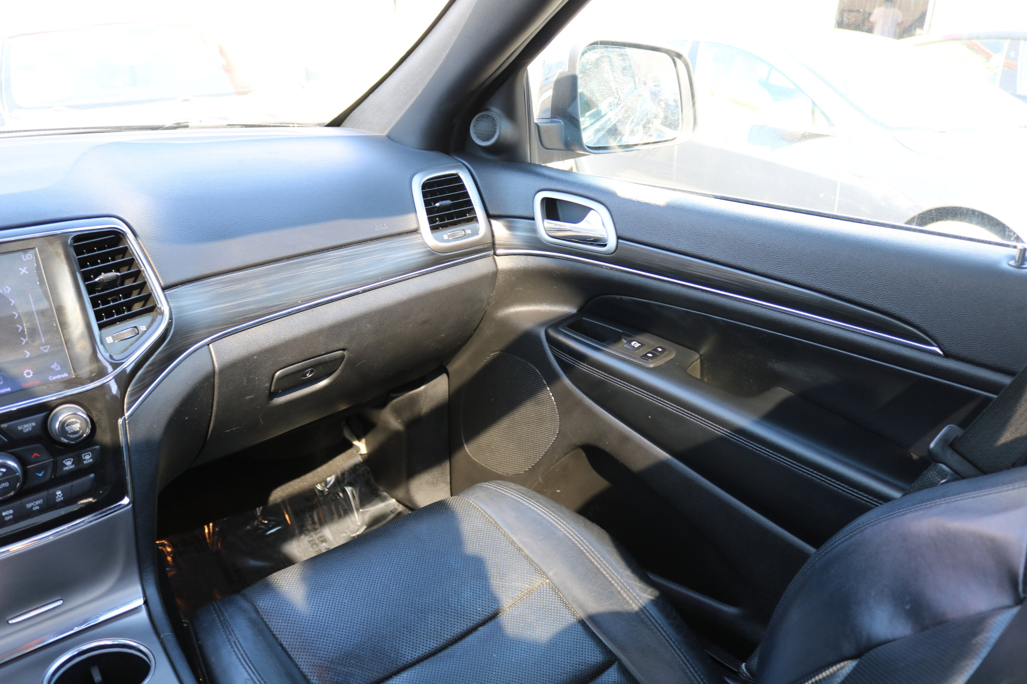 Used 2021 Jeep Grand Cherokee Limited w/ Luxury Group II image 36