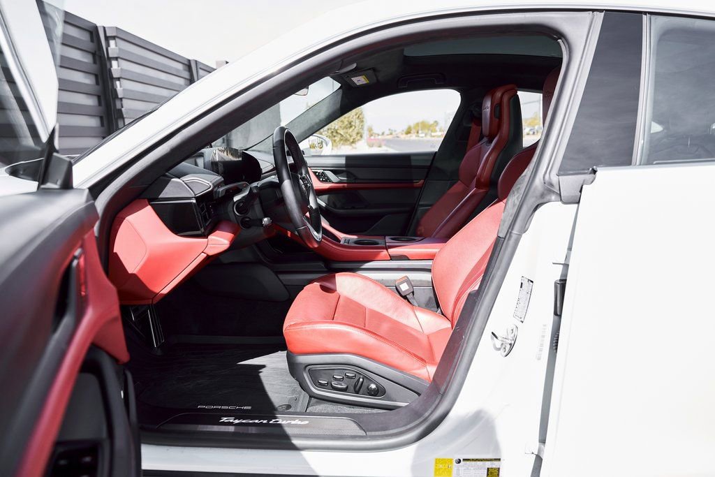 Used 2020 Porsche Taycan Turbo image 31