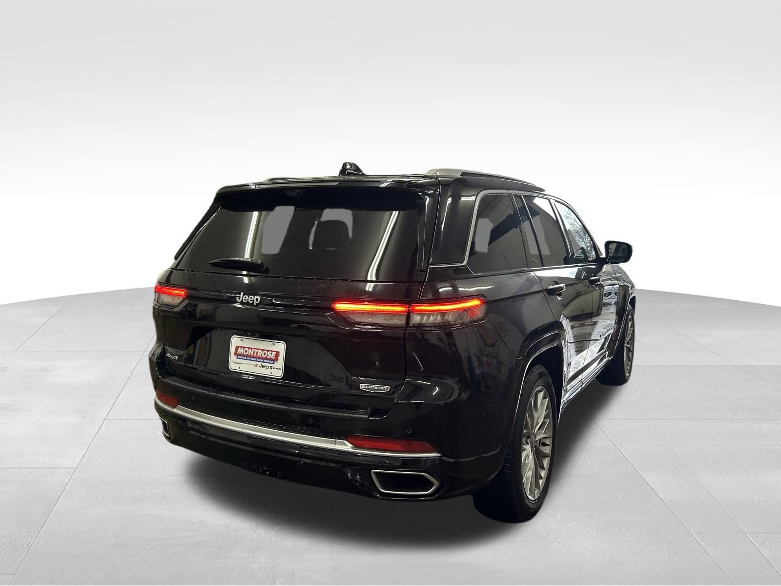 Certified 2023 Jeep Grand Cherokee Summit w/ Adv Protech Group IV AWD/4WD image 7