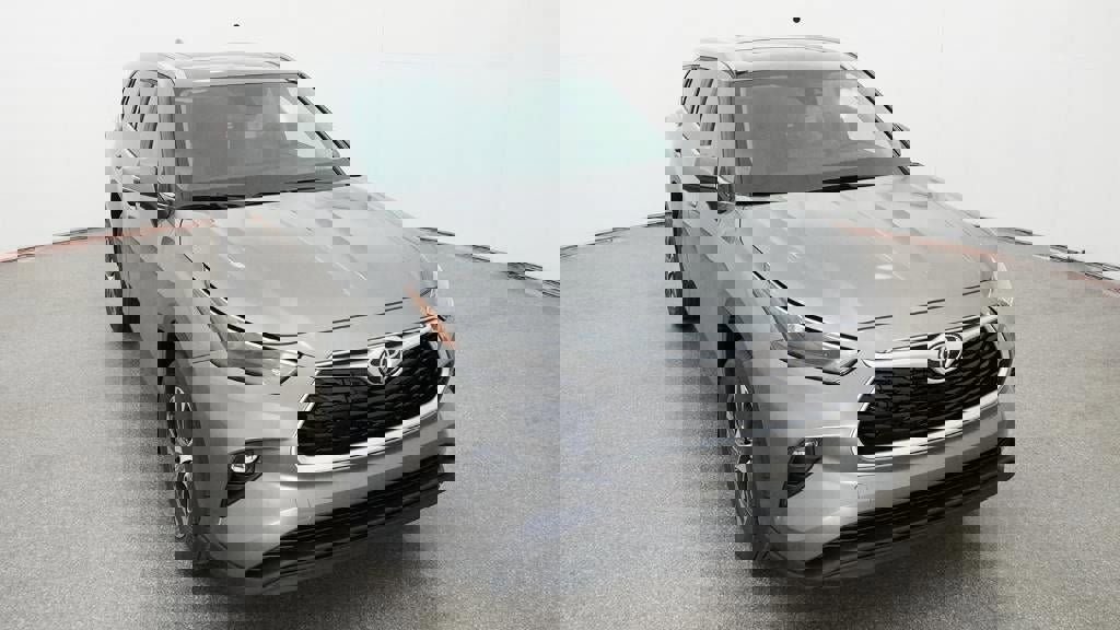 New 2026 Toyota Highlander XLE image 14