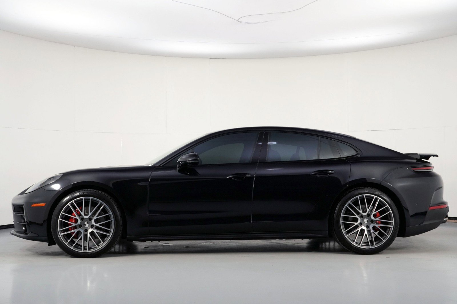 Used 2024 Porsche Panamera image 9