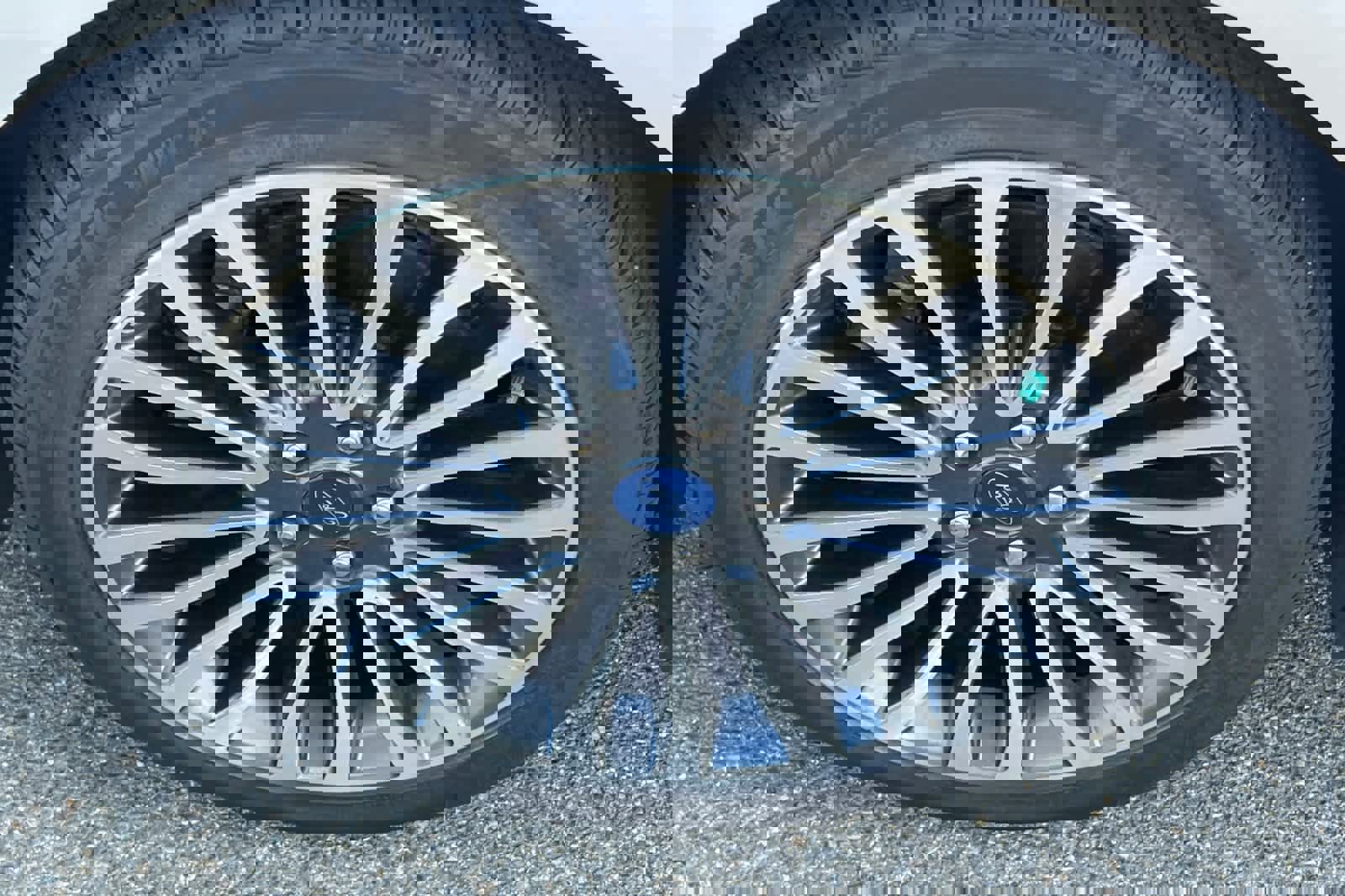 Used 2017 Ford Fusion SE w/ Fusion SE Technology Package image 20