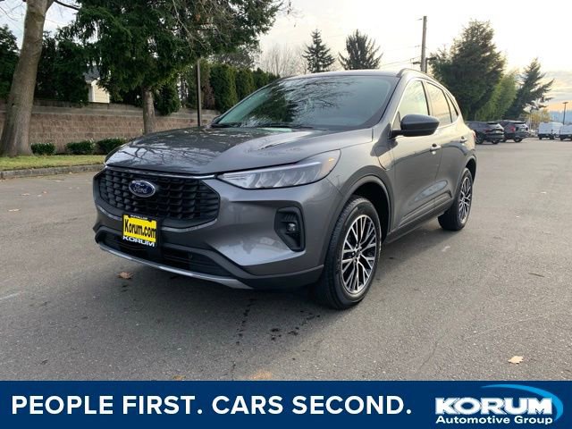 New 2025 Ford Escape SE