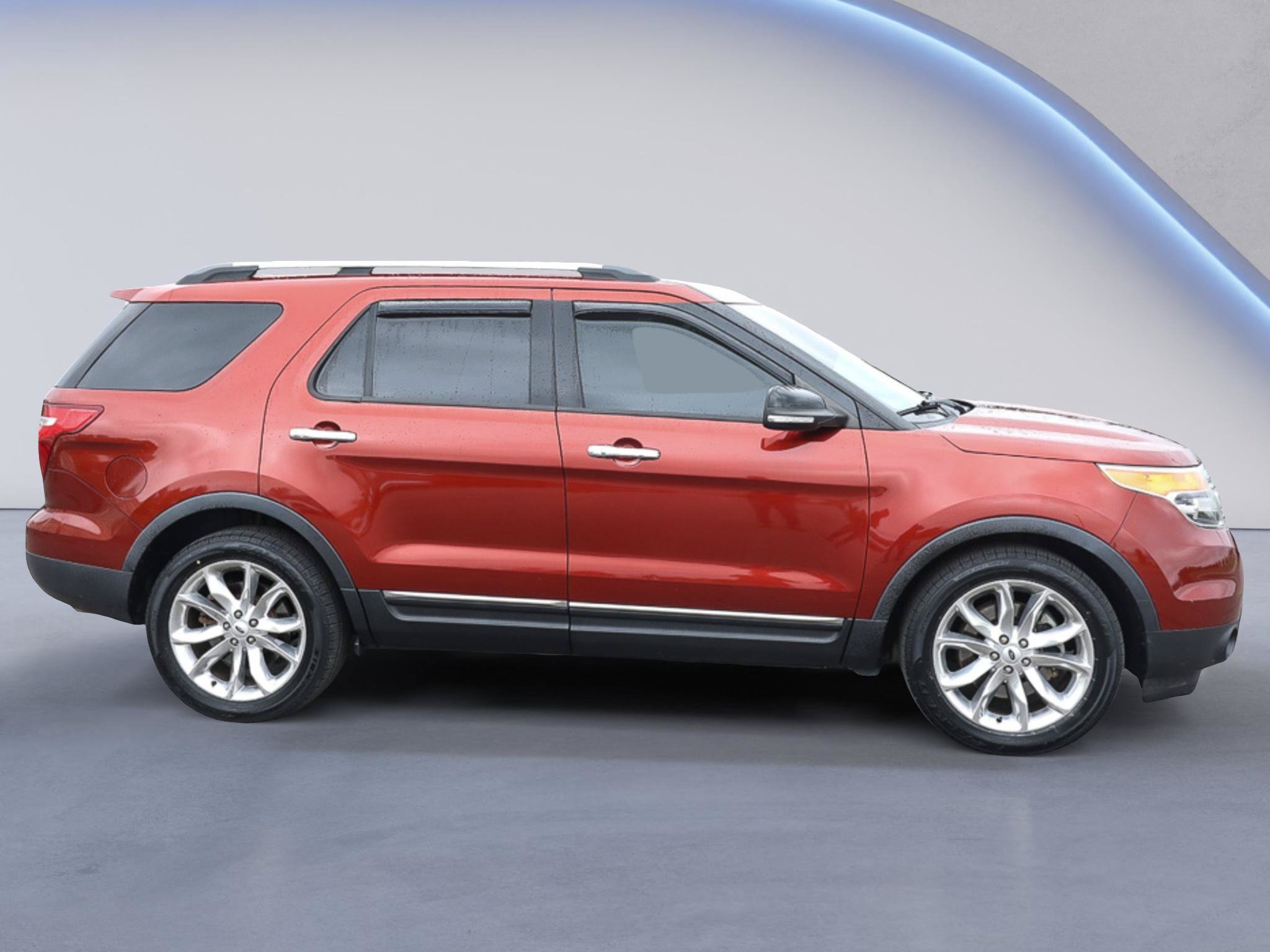 Used 2014 Ford Explorer XLT w/ Equipment Group 202A FWD image 9