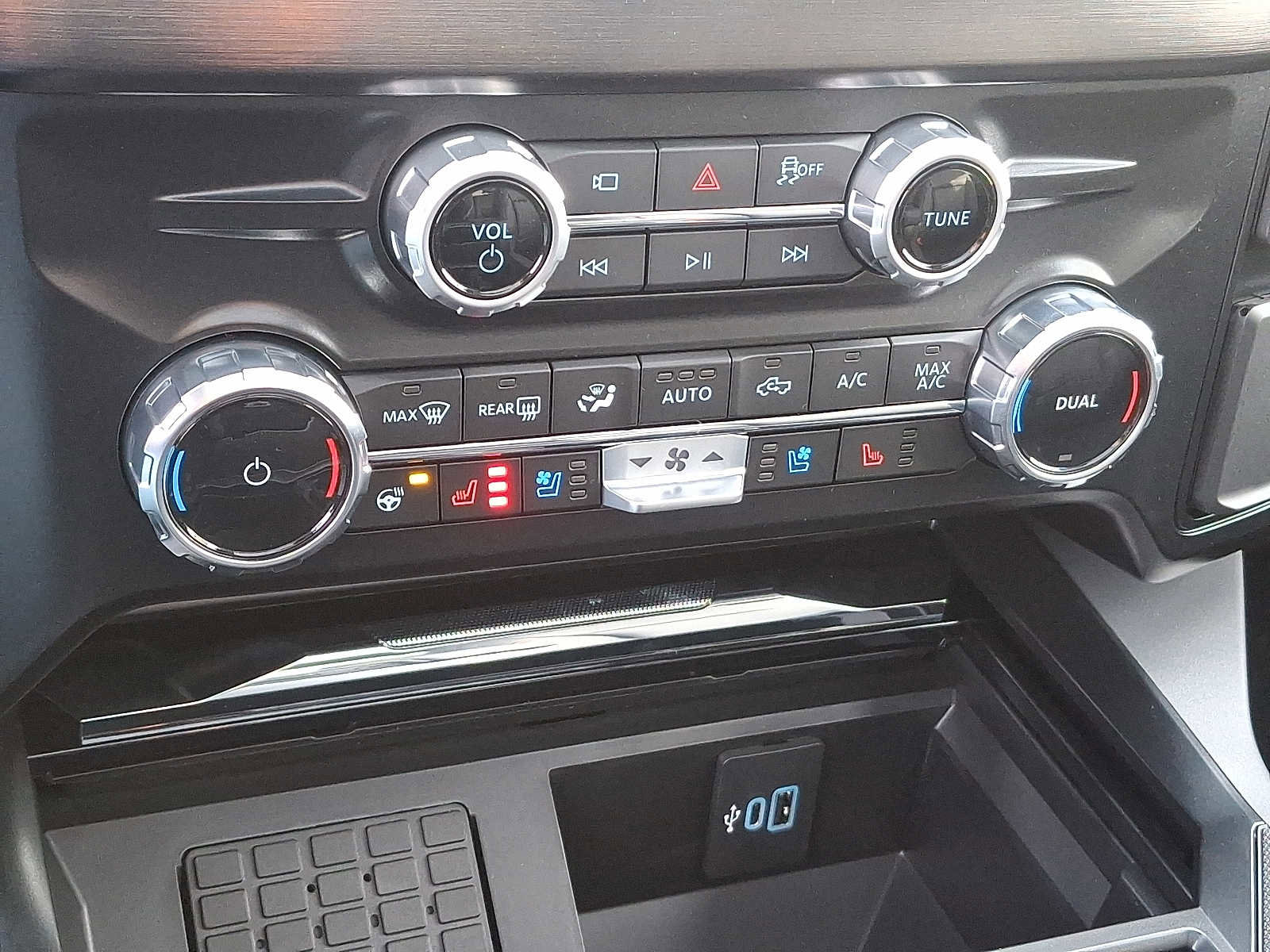 New 2026 Ford F350 Lariat w/ Black Appearance Package image 14