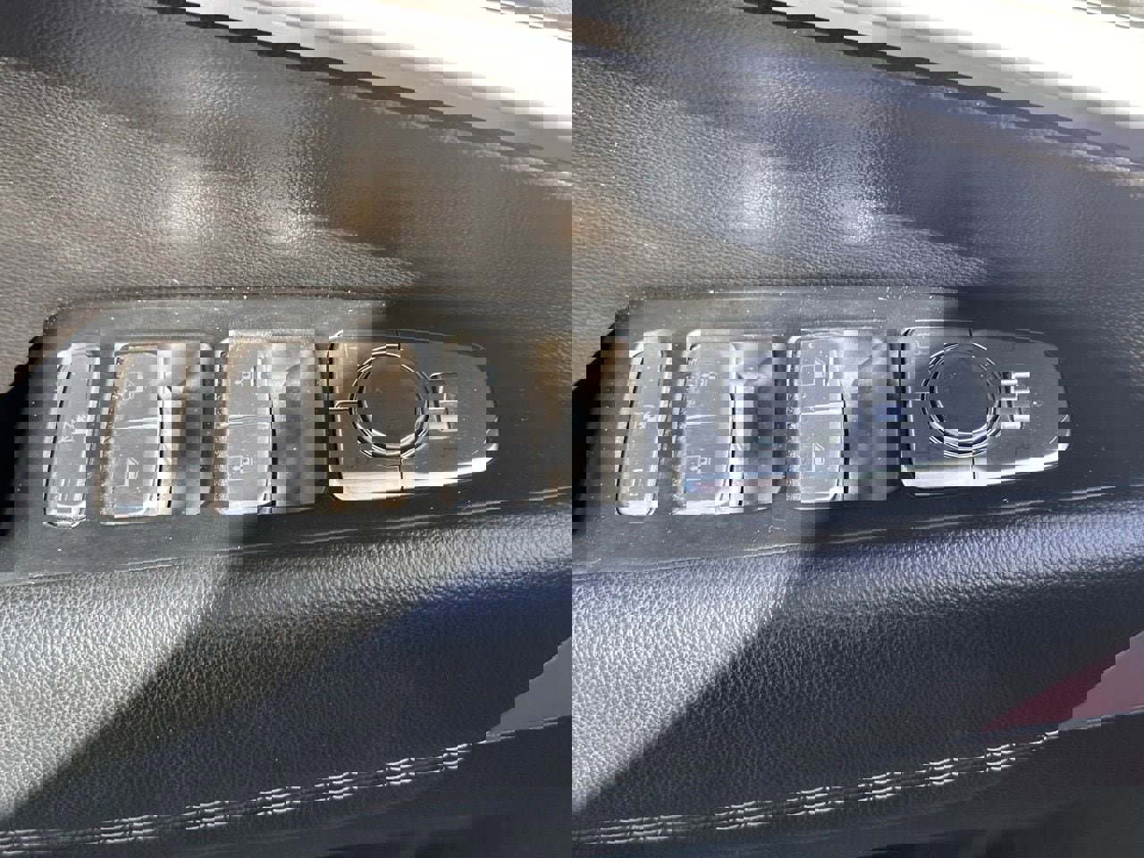 Used 2023 Genesis G70 2.0T image 19