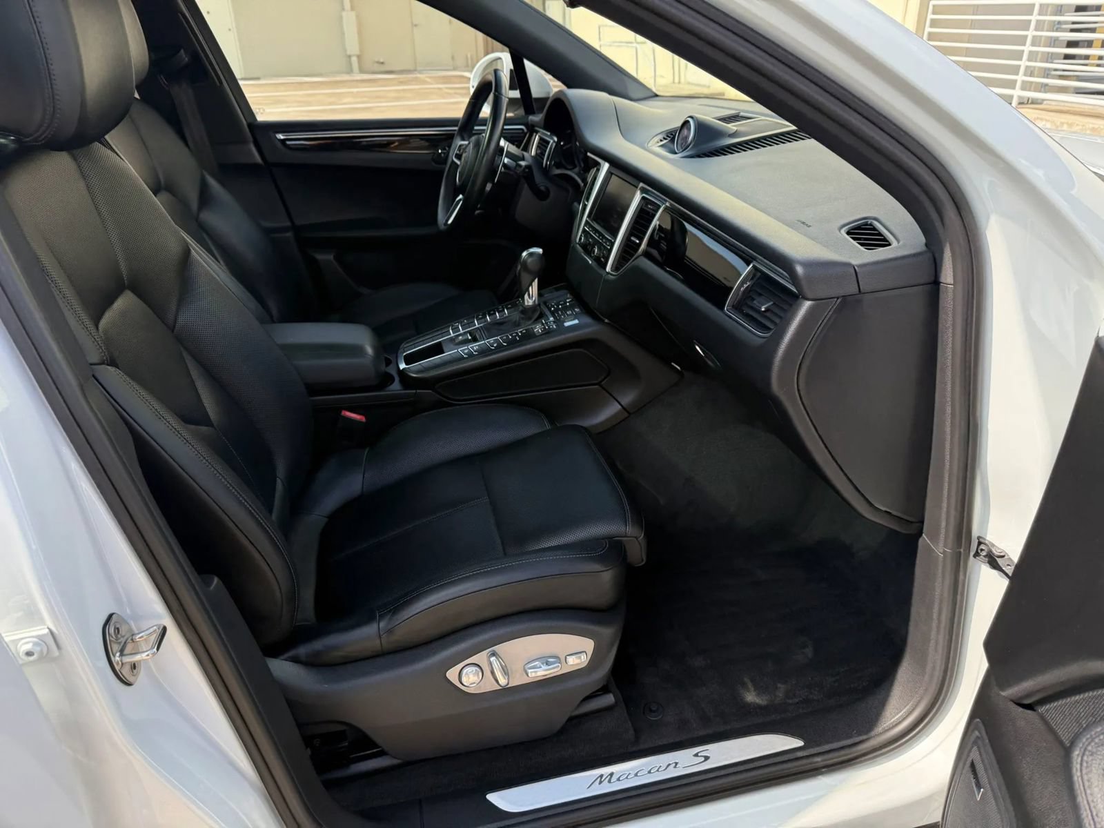 Used 2016 Porsche Macan S AWD/4WD image 16