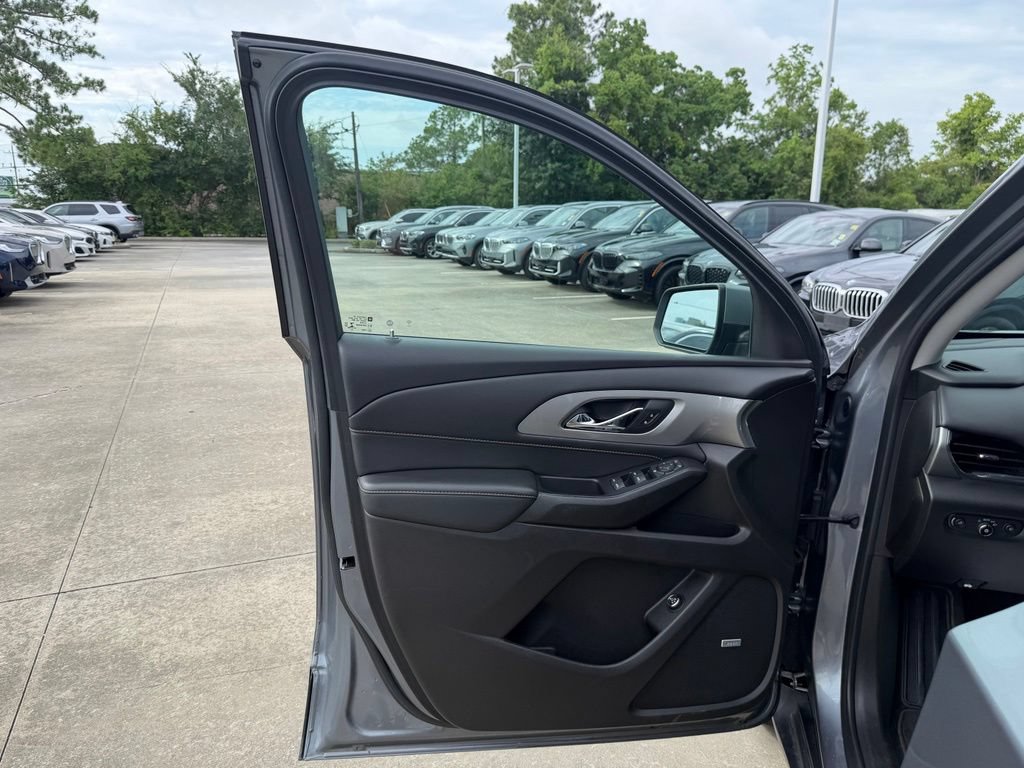 Used 2021 Chevrolet Traverse RS FWD image 16