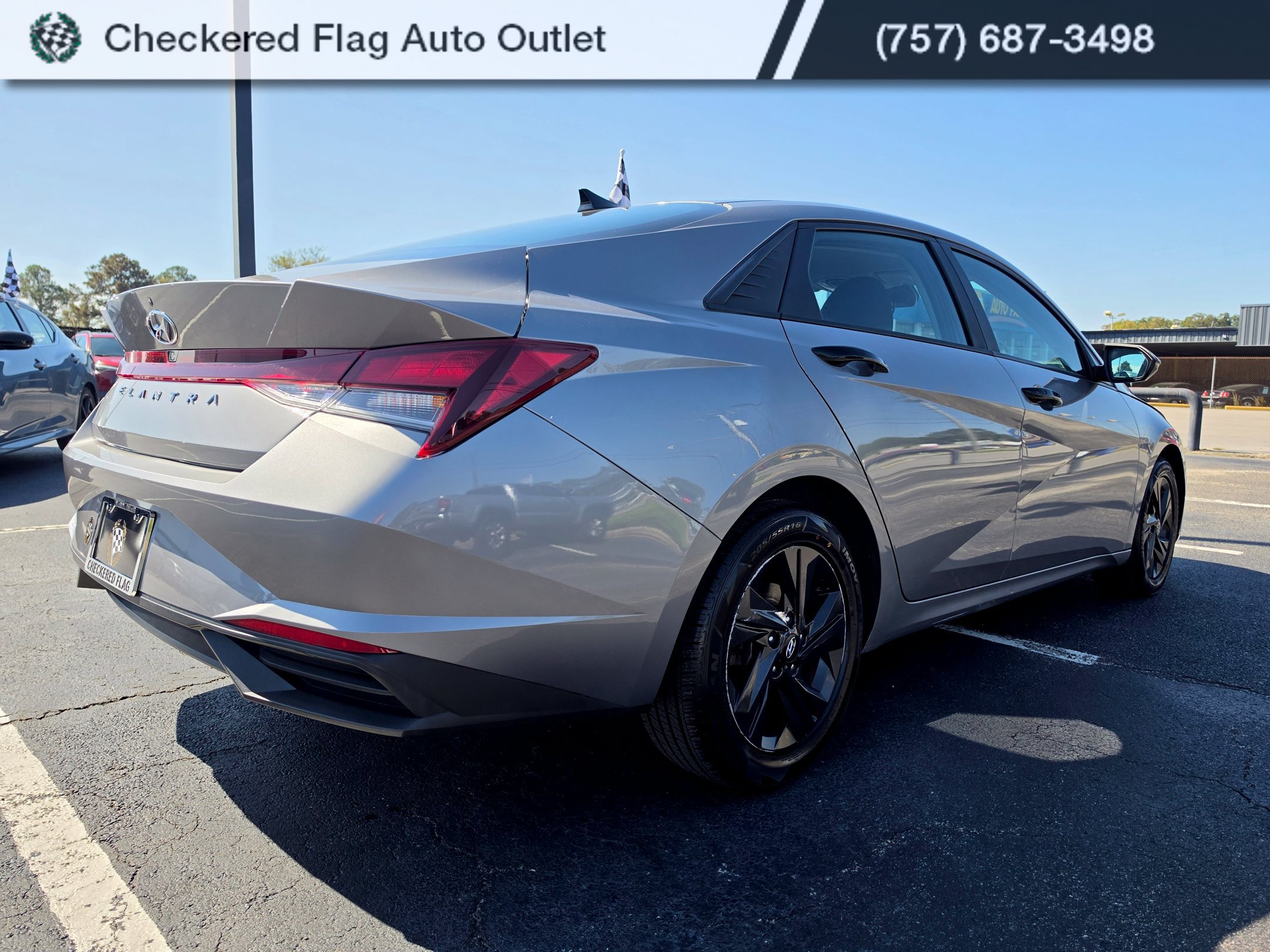 Used 2022 Hyundai Elantra SEL w/ Convenience Package FWD image 5