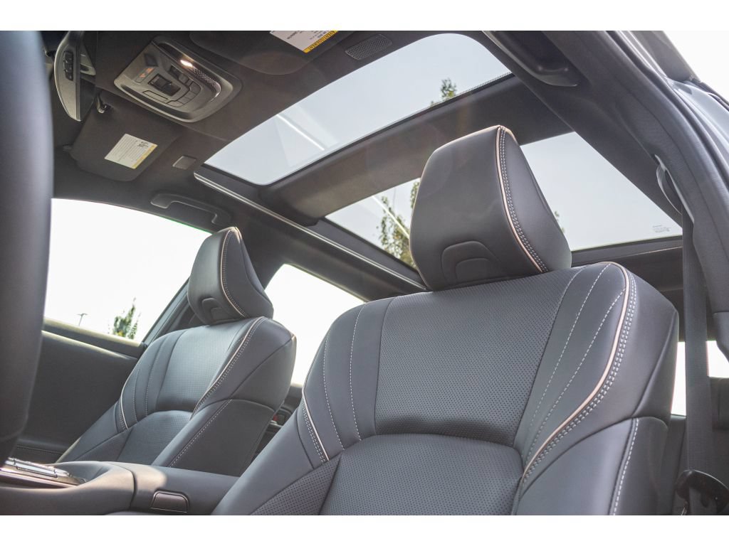 Used 2025 Toyota Crown Platinum AWD/4WD image 16
