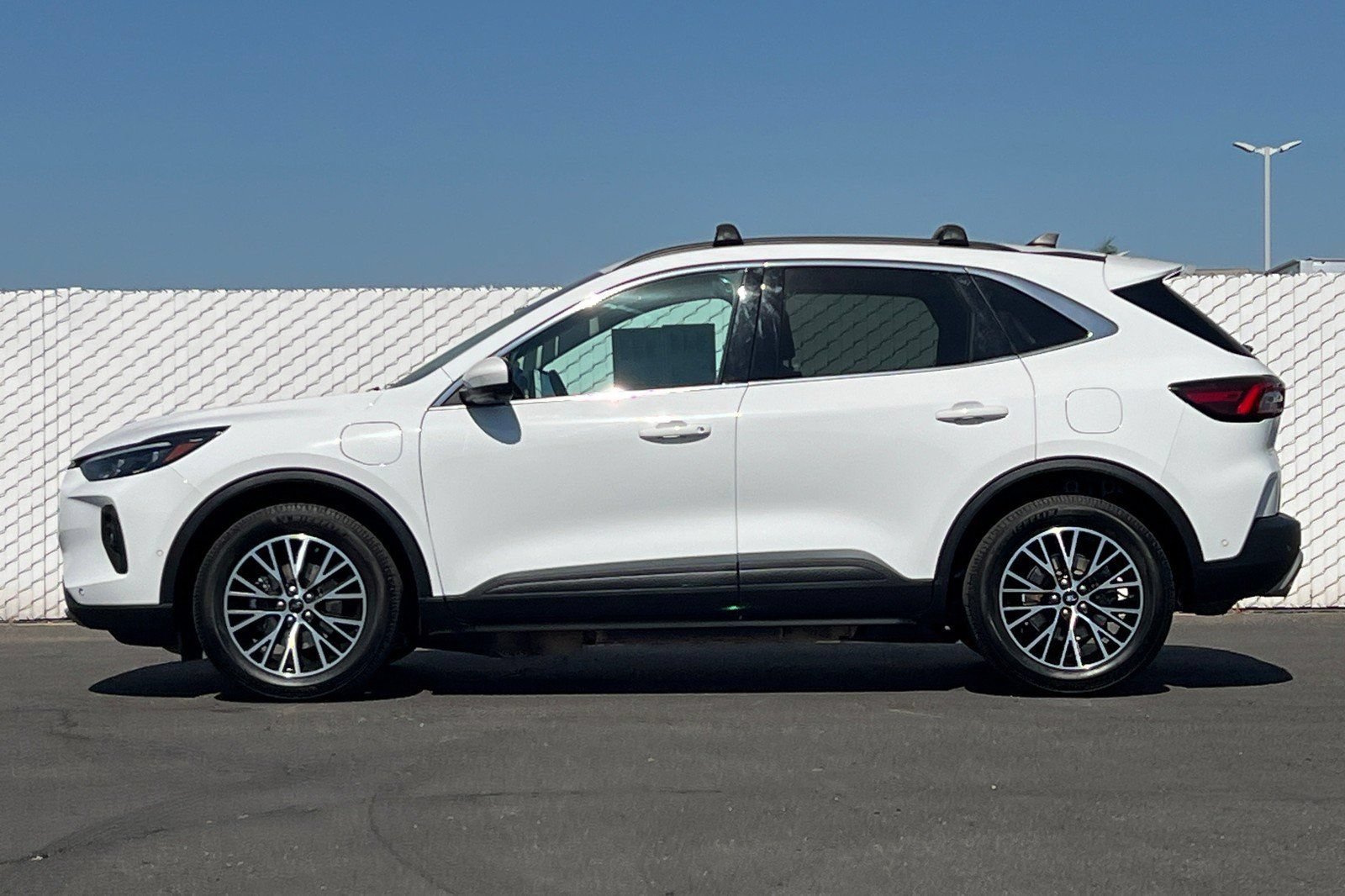 Used 2023 Ford Escape SE w/ PHEV Premium Package FWD image 8
